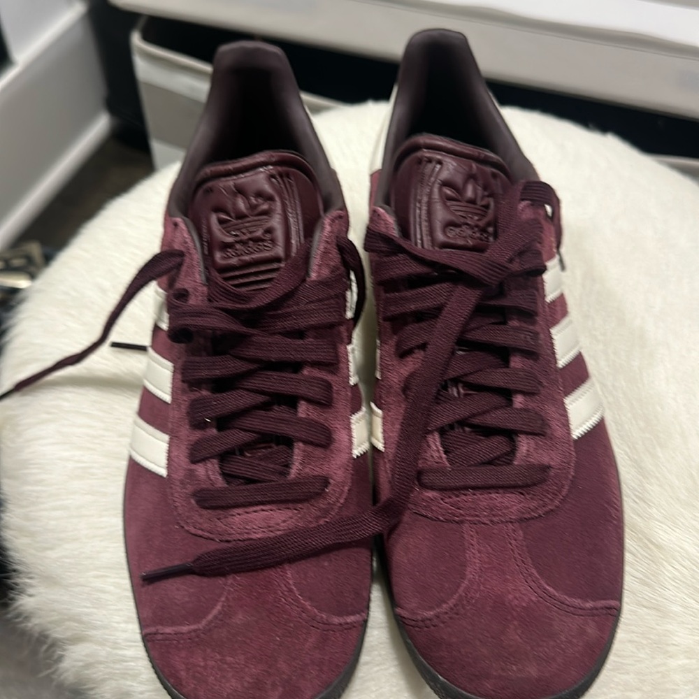 Brand new Adidas gazelle sneakers men’s size 7